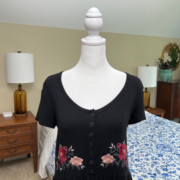 NWOT Women's American Eagle Soft & Sexy Embroidered Floral Black Knit Top XS - Picture 3 of 16